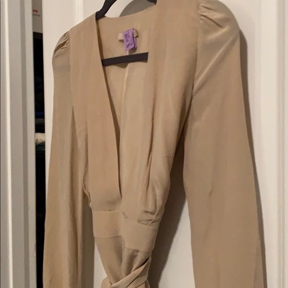 Carmella nude Michelli low cut dress - Picture 7 of 12